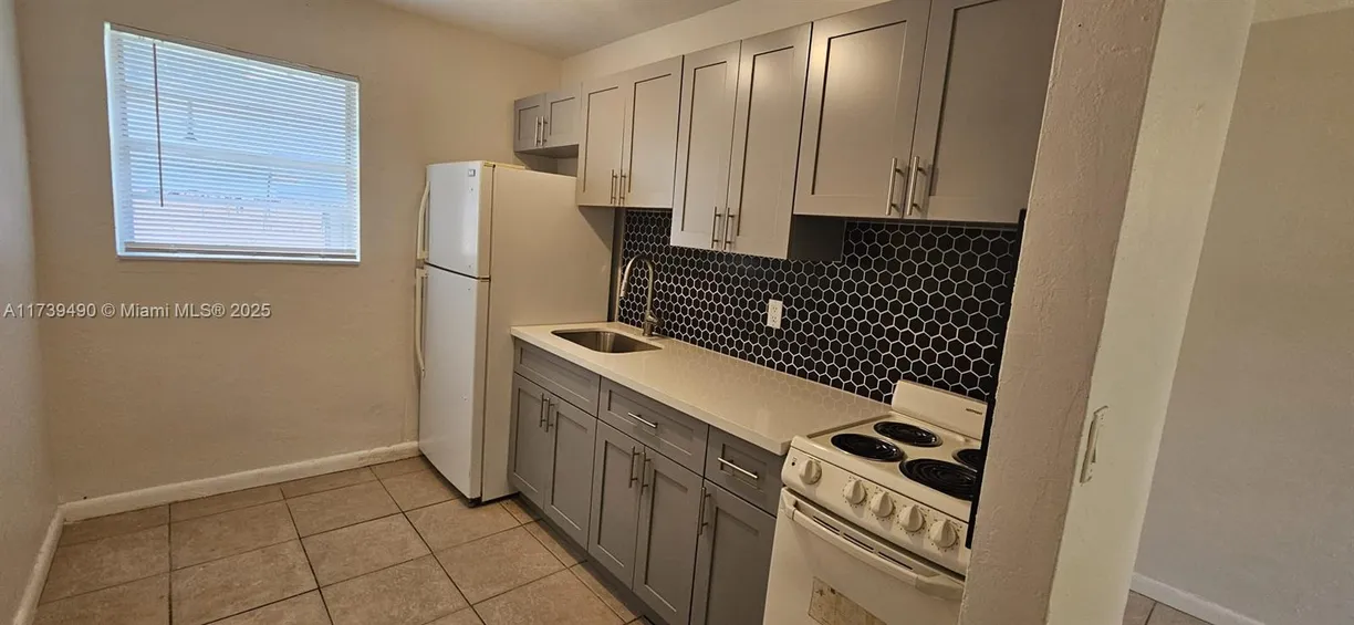 South Florida Real Estate | View 6208 Dewey St, 7 | 1 Bed, 1 Bath