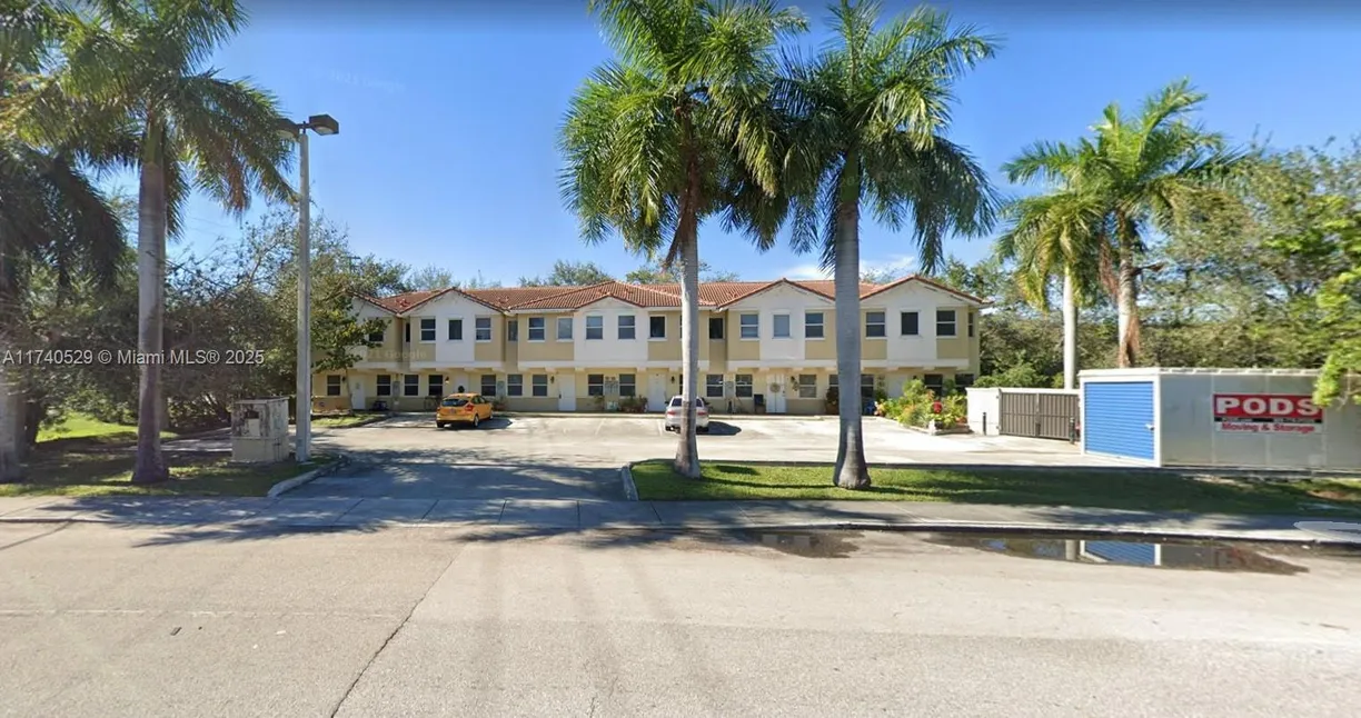 South Florida Real Estate | View 1702 N 28th Ave, 1 | 3 Beds, 2 Baths