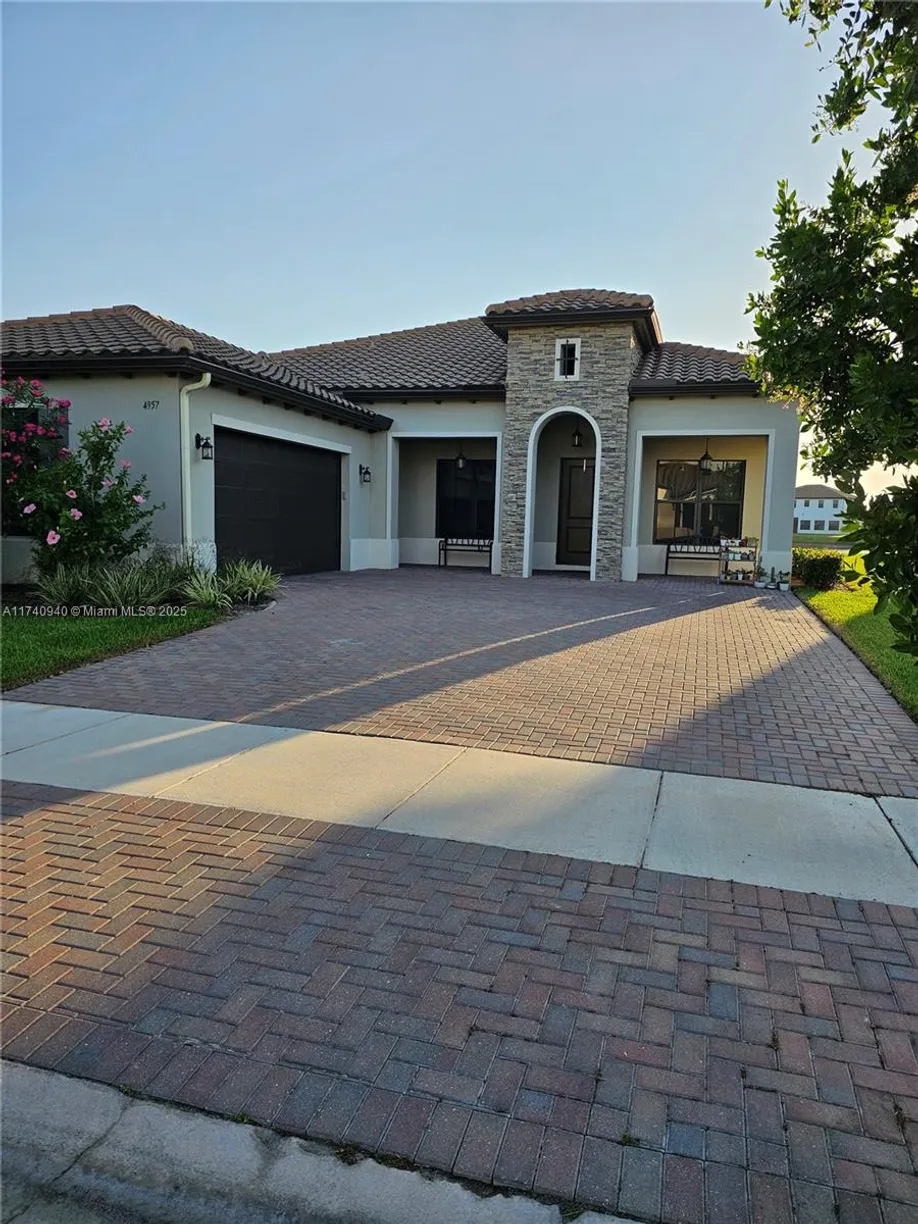 South Florida Real Estate | View  | 4 Beds, 3 Baths