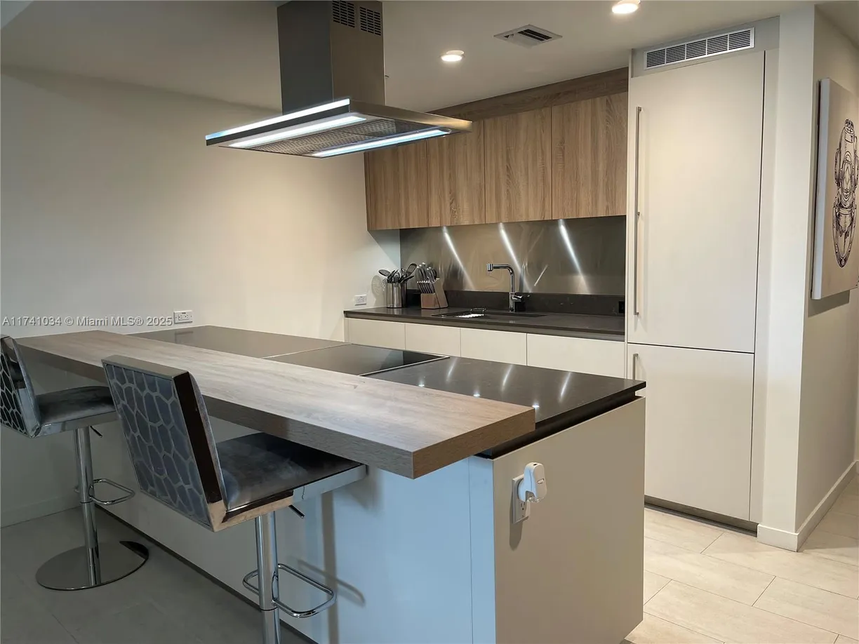 South Florida Real Estate | View 1000 Brickell Plz, 2003 | Listing