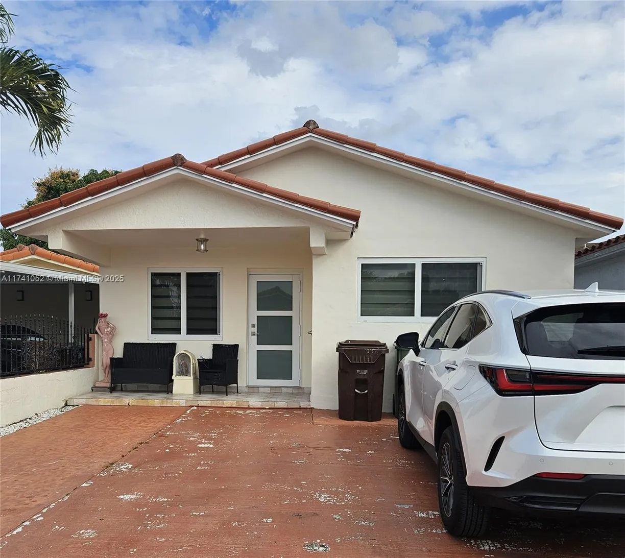 South Florida Real Estate | View  | 3 Beds, 2 Baths