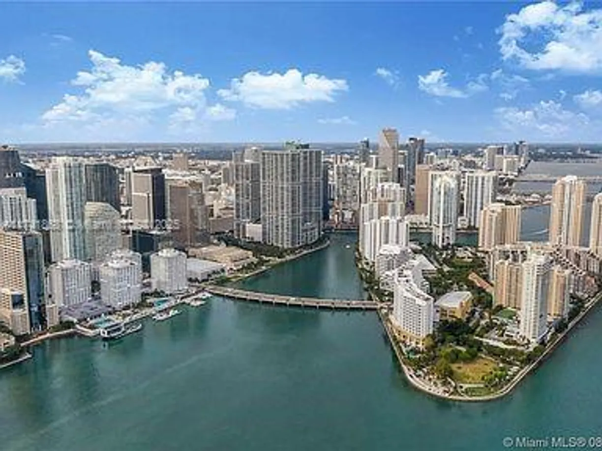 South Florida Real Estate | View 888 Brickell Key Dr, 600 | Listing