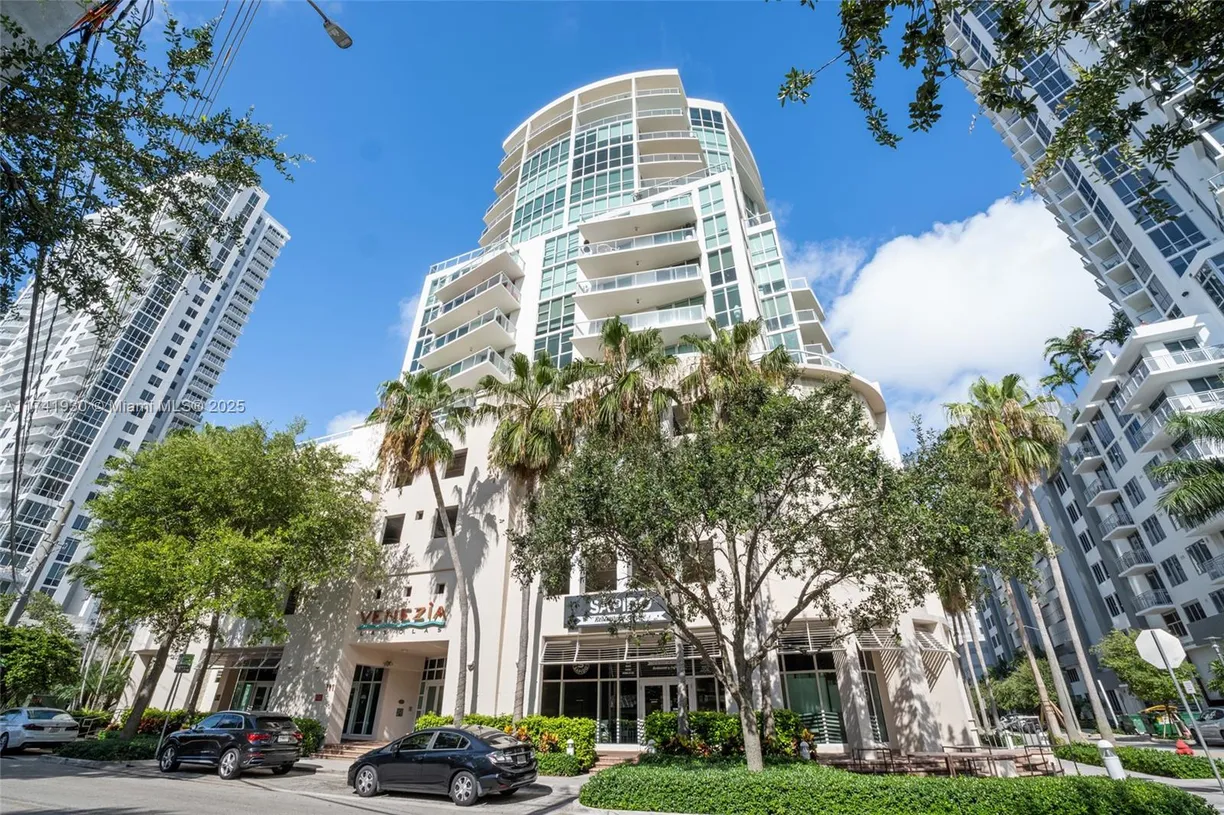 South Florida Real Estate | View 111 SE 8th Ave, 905 | 2 Beds, 2 Baths