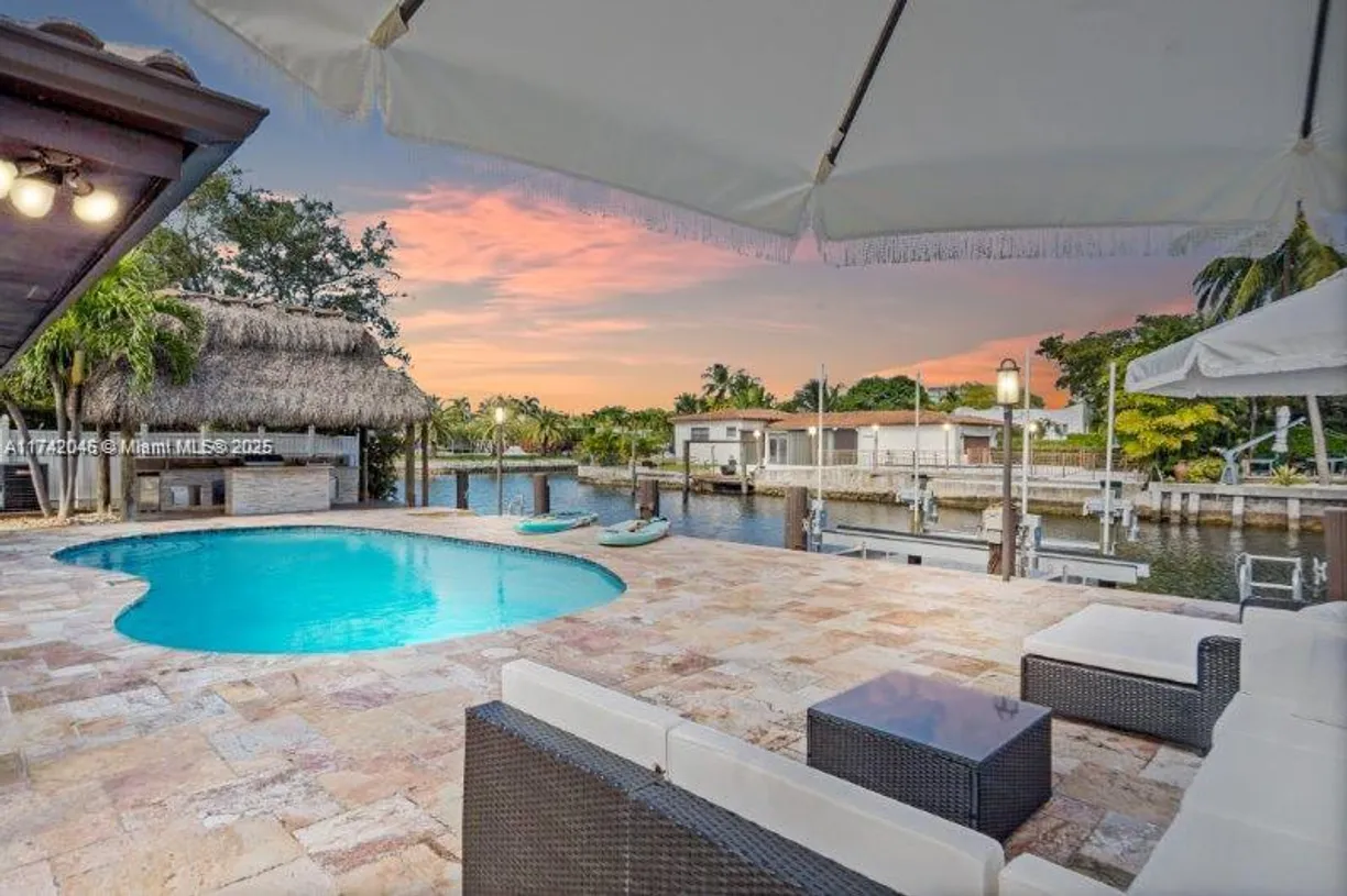 South Florida Real Estate | View 2015 N Hibiscus, 2015 | Listing