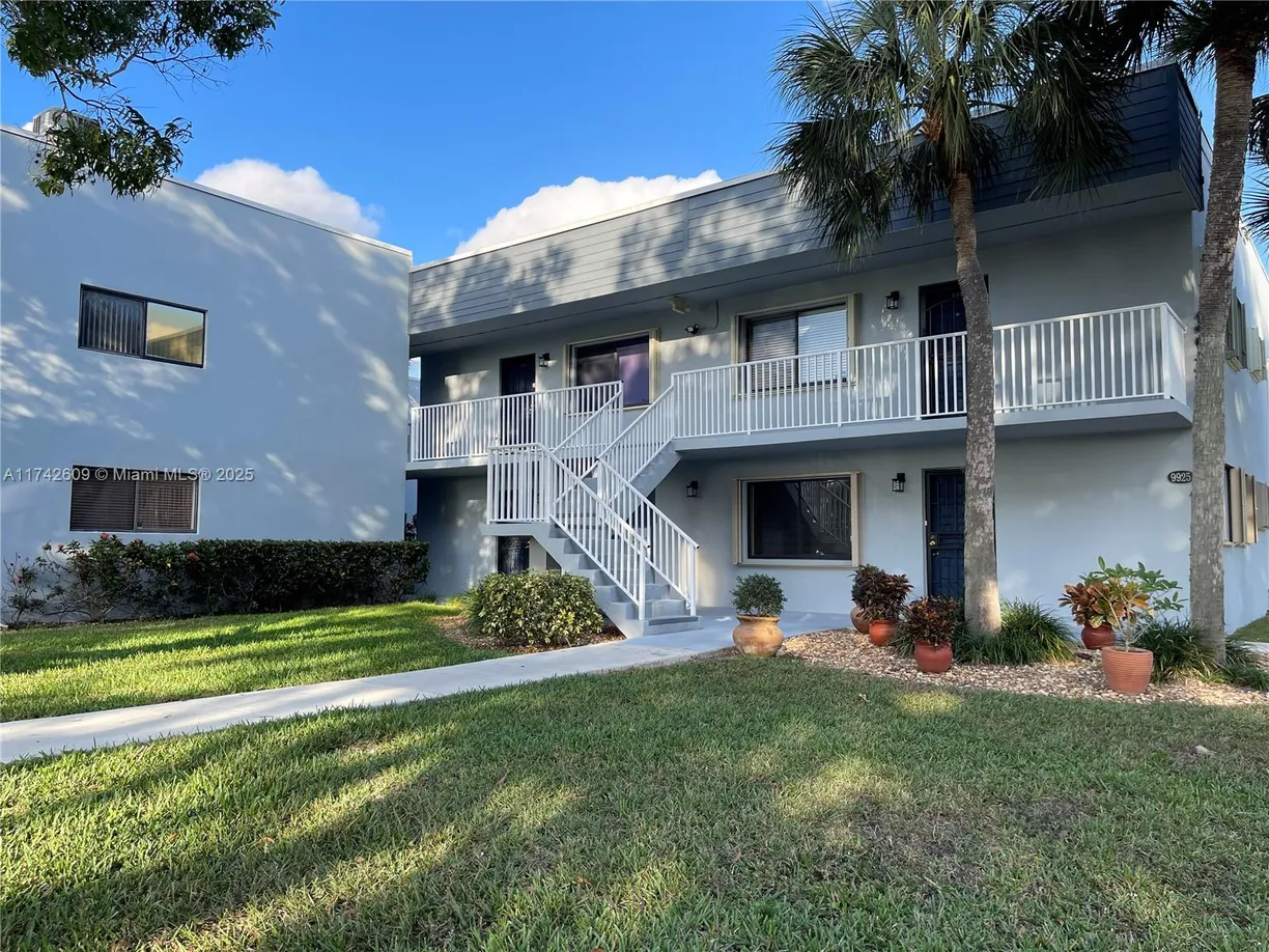 South Florida Real Estate | View 9925 NW 68th Pl, 208 | 1 Bed, 1 Bath