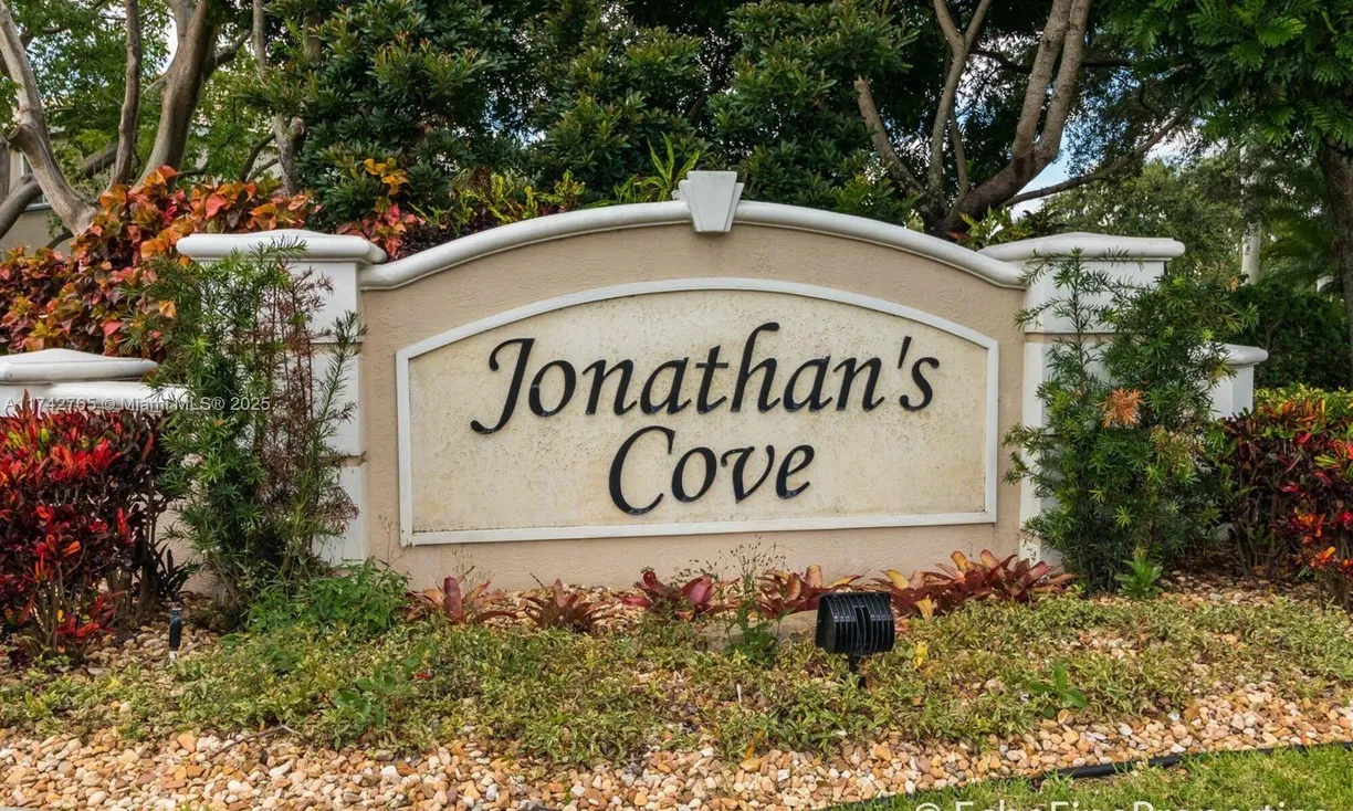 South Florida Real Estate | View 5227 Palmbrooke Cir, 5227 | 2 Beds, 2 Baths