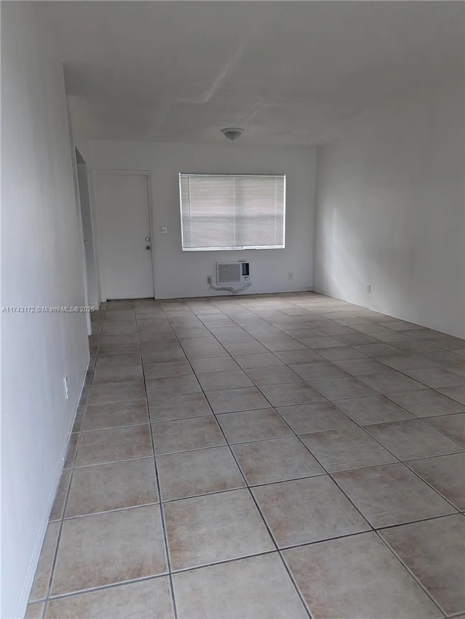 South Florida Real Estate | View 2220 Pierce St, 4 | 1 Bed, 1 Bath