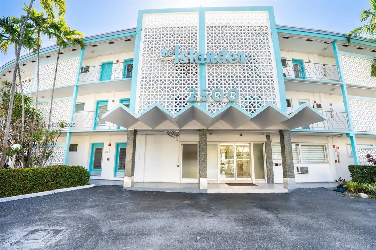 South Florida Real Estate | View 2500 Diana Dr, 306 | Listing
