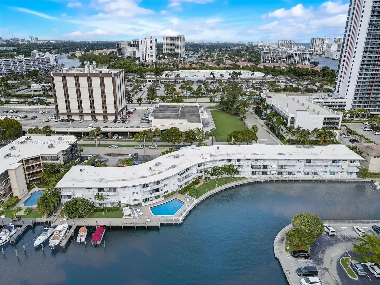South Florida Real Estate | View 2500 Diana Dr, 306 | Listing