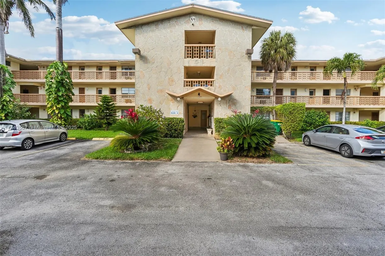 South Florida Real Estate | View 17090 NE 14th Ave, 205 | 1 Bed, 1 Bath