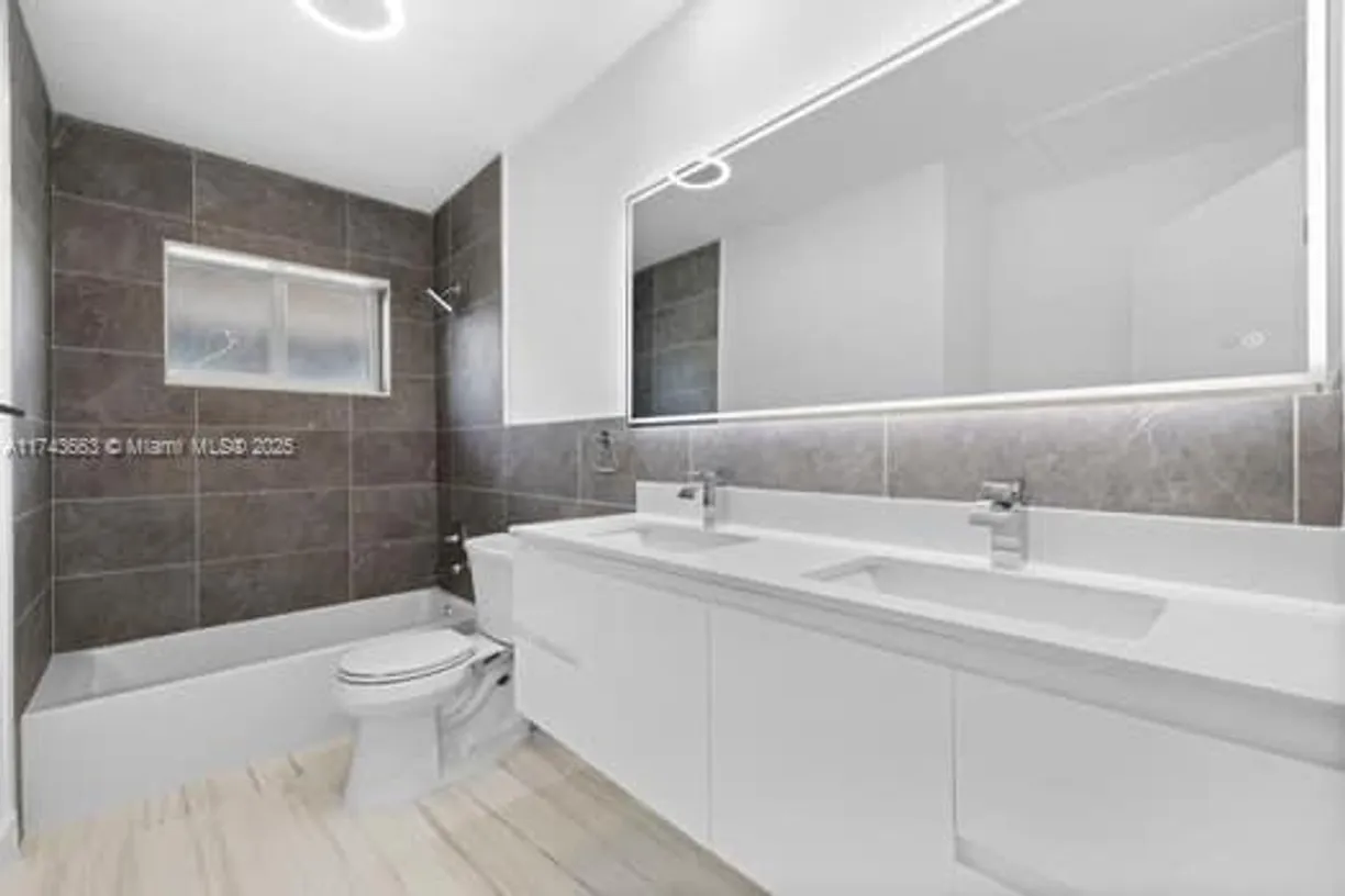 South Florida Real Estate | View 1431-1433 N 14th Way | Listing