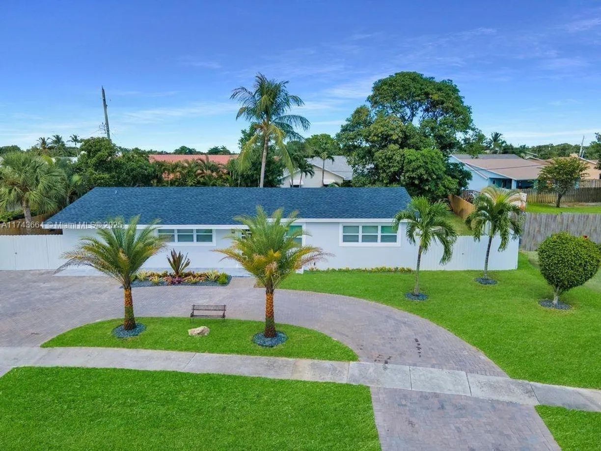 South Florida Real Estate | View 2465 Edgewater Dr | Listing
