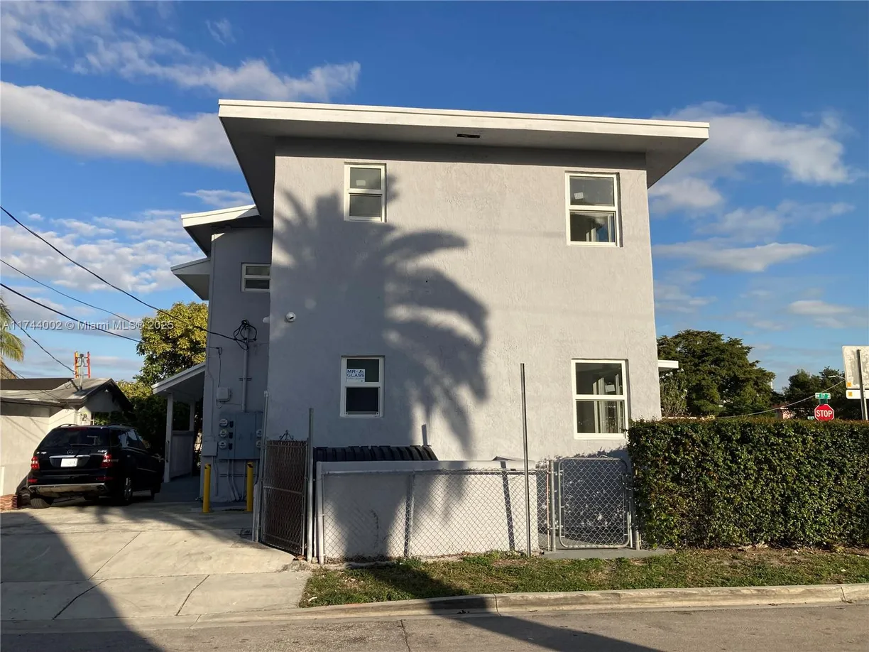 South Florida Real Estate | View 1719 NW 1st St, 2 | Listing