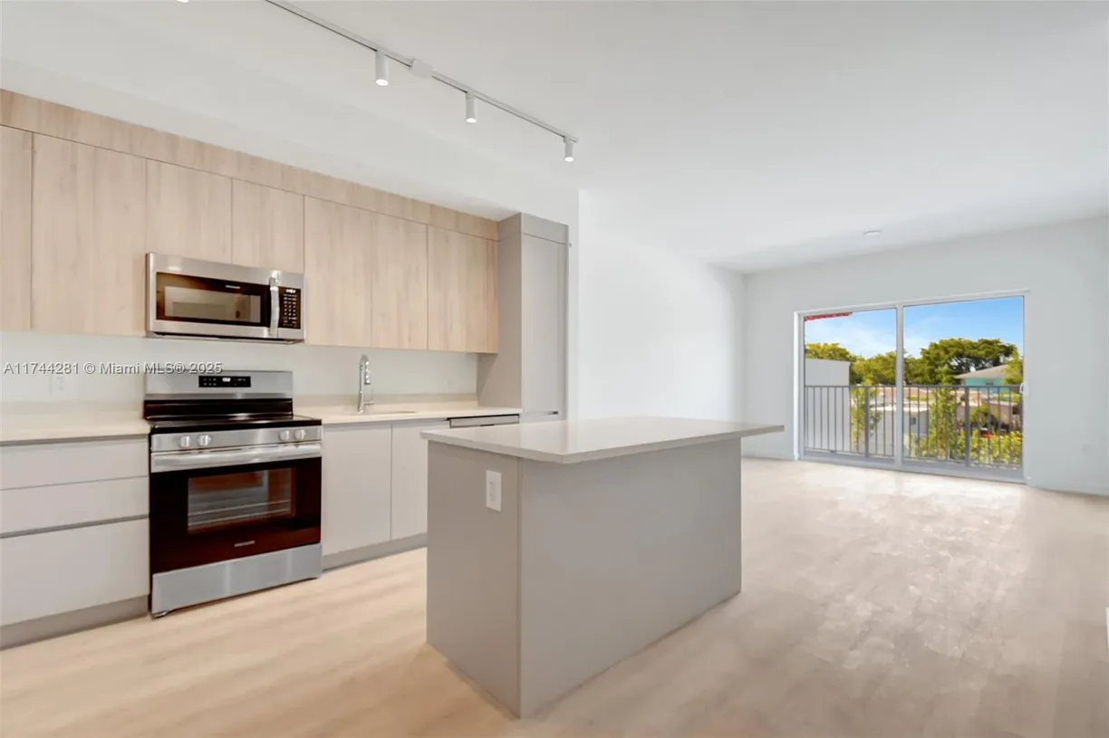 South Florida Real Estate | View 1715 N Dixie Hwy, 2209 | Listing