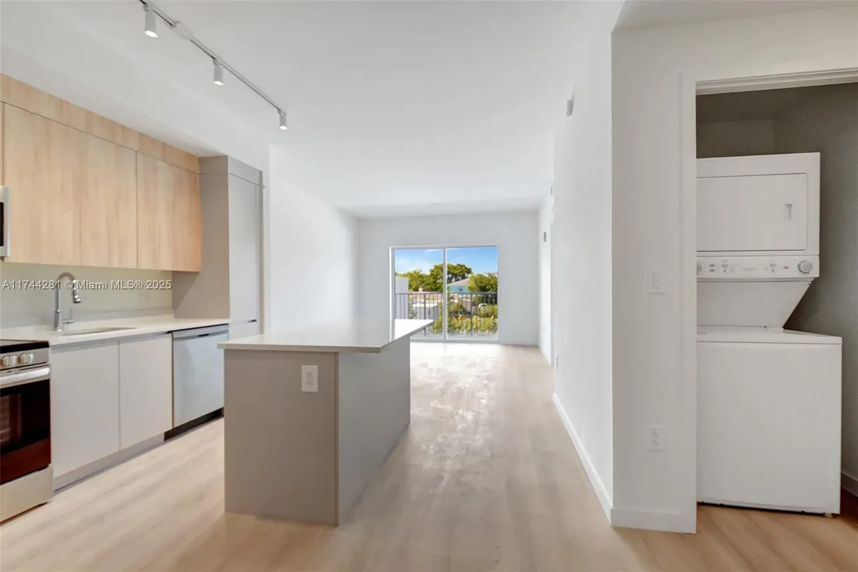 South Florida Real Estate | View 1715 N Dixie Hwy, 2209 | Listing