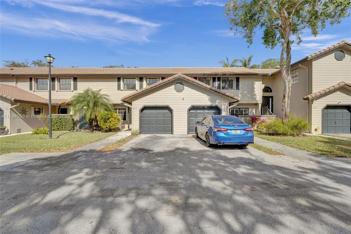 South Florida Real Estate | View 9007 Vineyard Lake Dr, 9007 | 3 Beds, 2 Baths