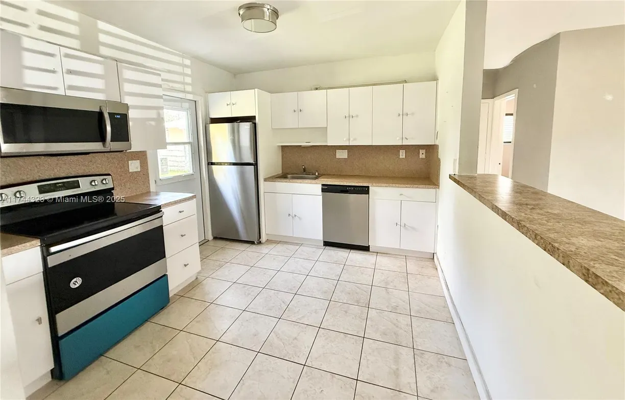 South Florida Real Estate | View 903 NE 2nd St | Listing