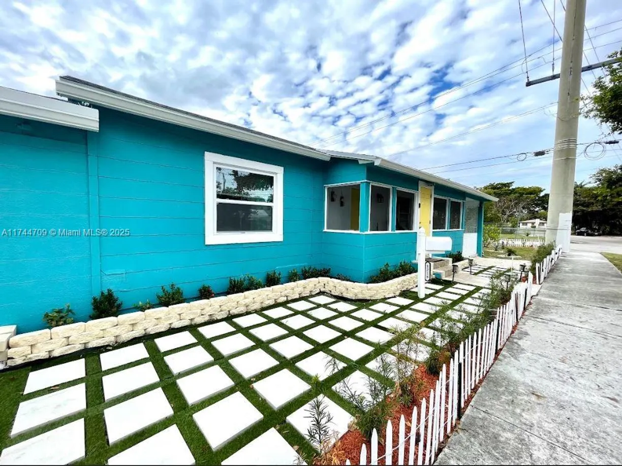 South Florida Real Estate | View 1218 N 24th Ave | Listing