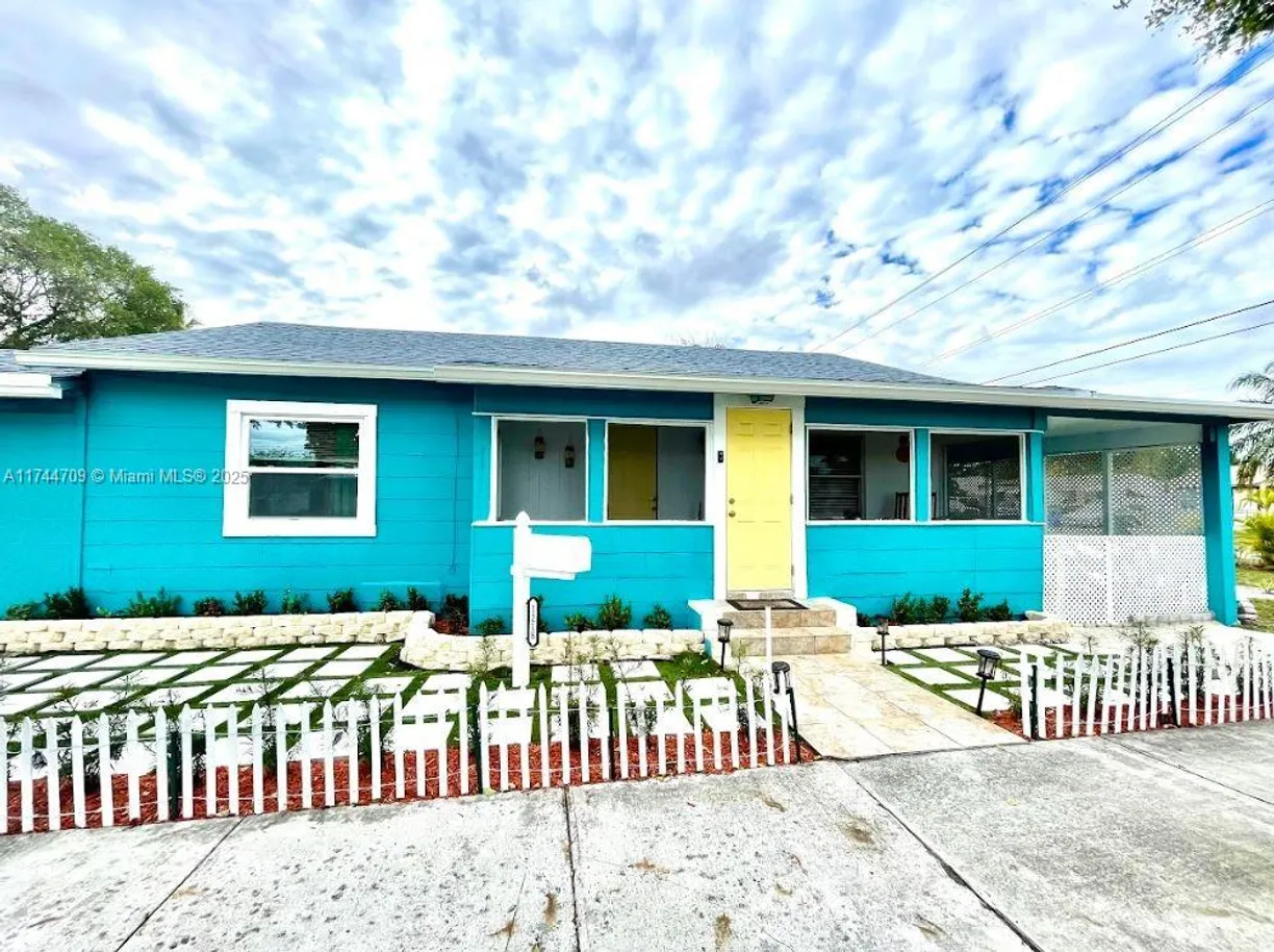 South Florida Real Estate | View 1218 N 24th Ave | Listing