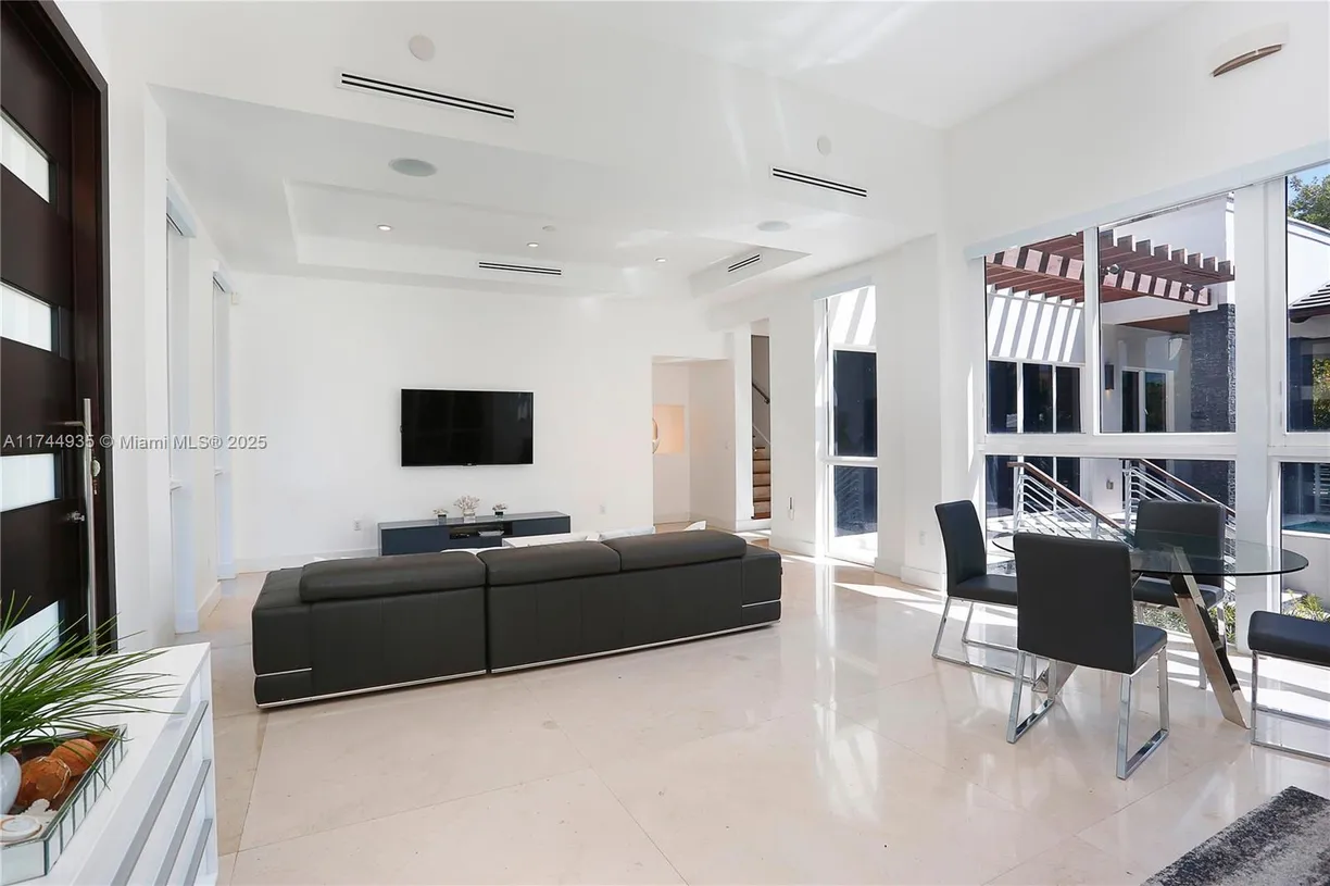 South Florida Real Estate | View 573 Warren Ln | Listing