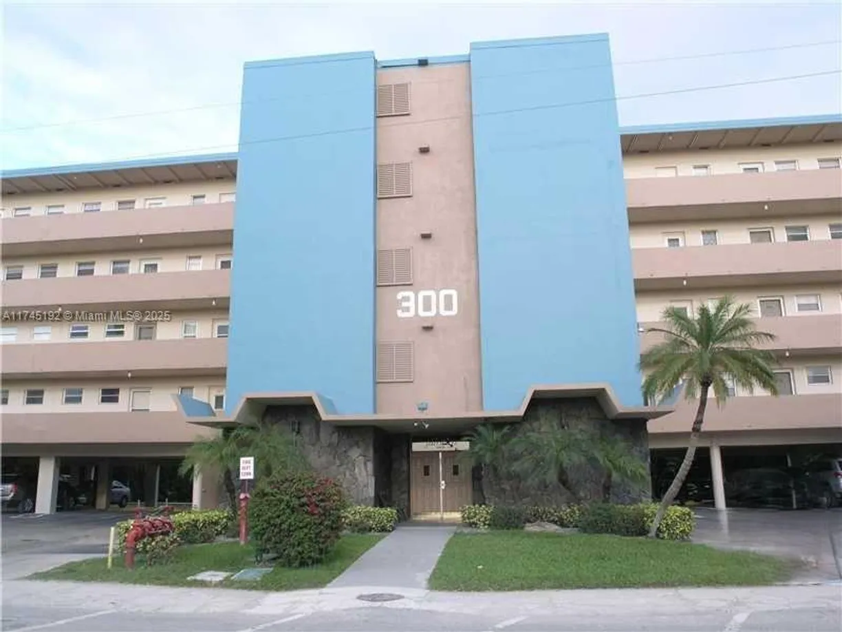 South Florida Real Estate | View 300 NE 14th Ave, 501 | 2 Beds, 2 Baths