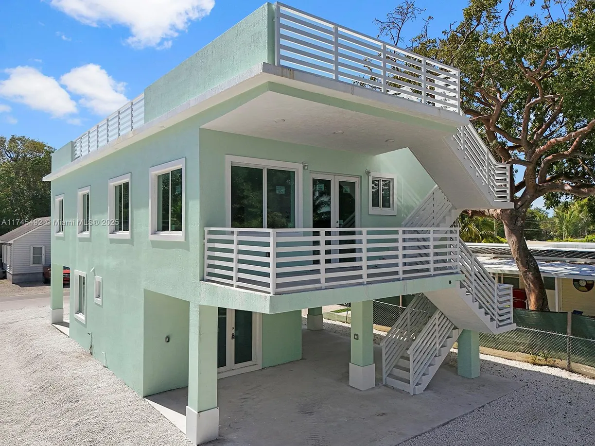 South Florida Real Estate | View 101 Kay Dr | Listing