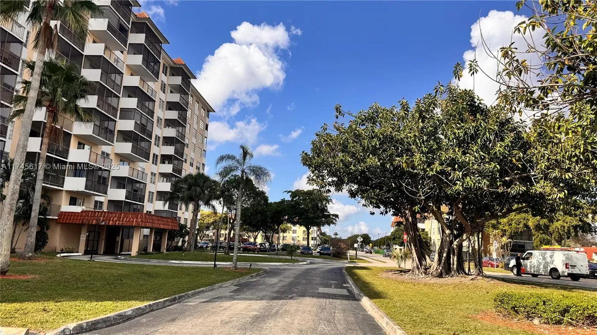 South Florida Real Estate | View 4174 Inverrary Dr, 906 | 1 Bed, 1 Bath