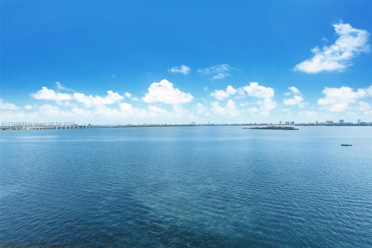 South Florida Real Estate | View 725 NE 22nd St, 7B | 1 Bed, 1 Bath