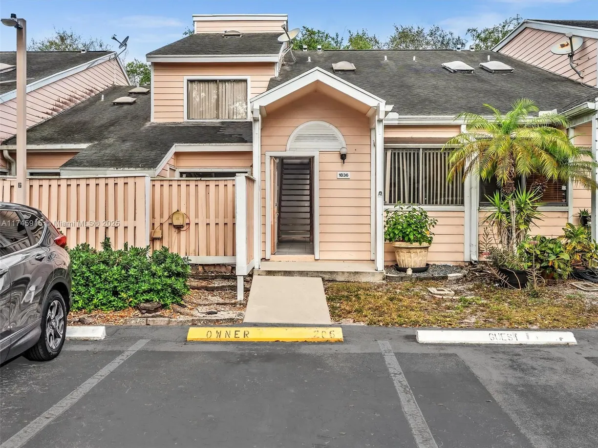 South Florida Real Estate | View 1836 Racquet Ct, 1836 | Listing
