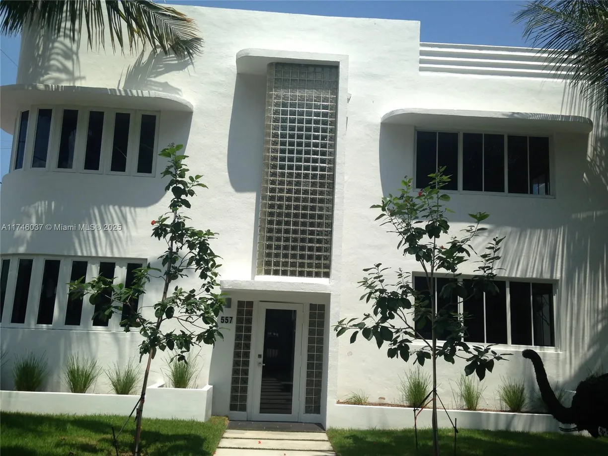 South Florida Real Estate | View 557 Michigan Ave, 211 W/PARKING | 1 Bed, 1 Bath