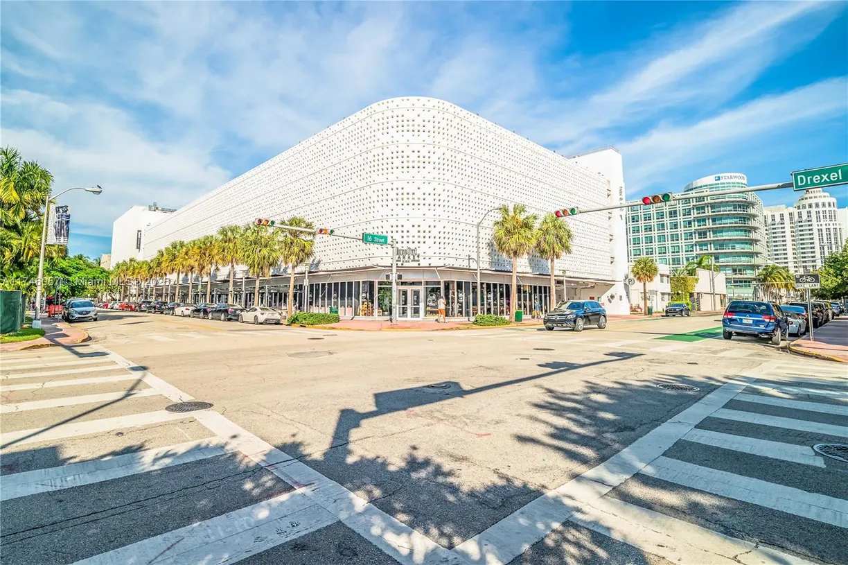 South Florida Real Estate | View 420 Lincoln Road, 256B | Listing