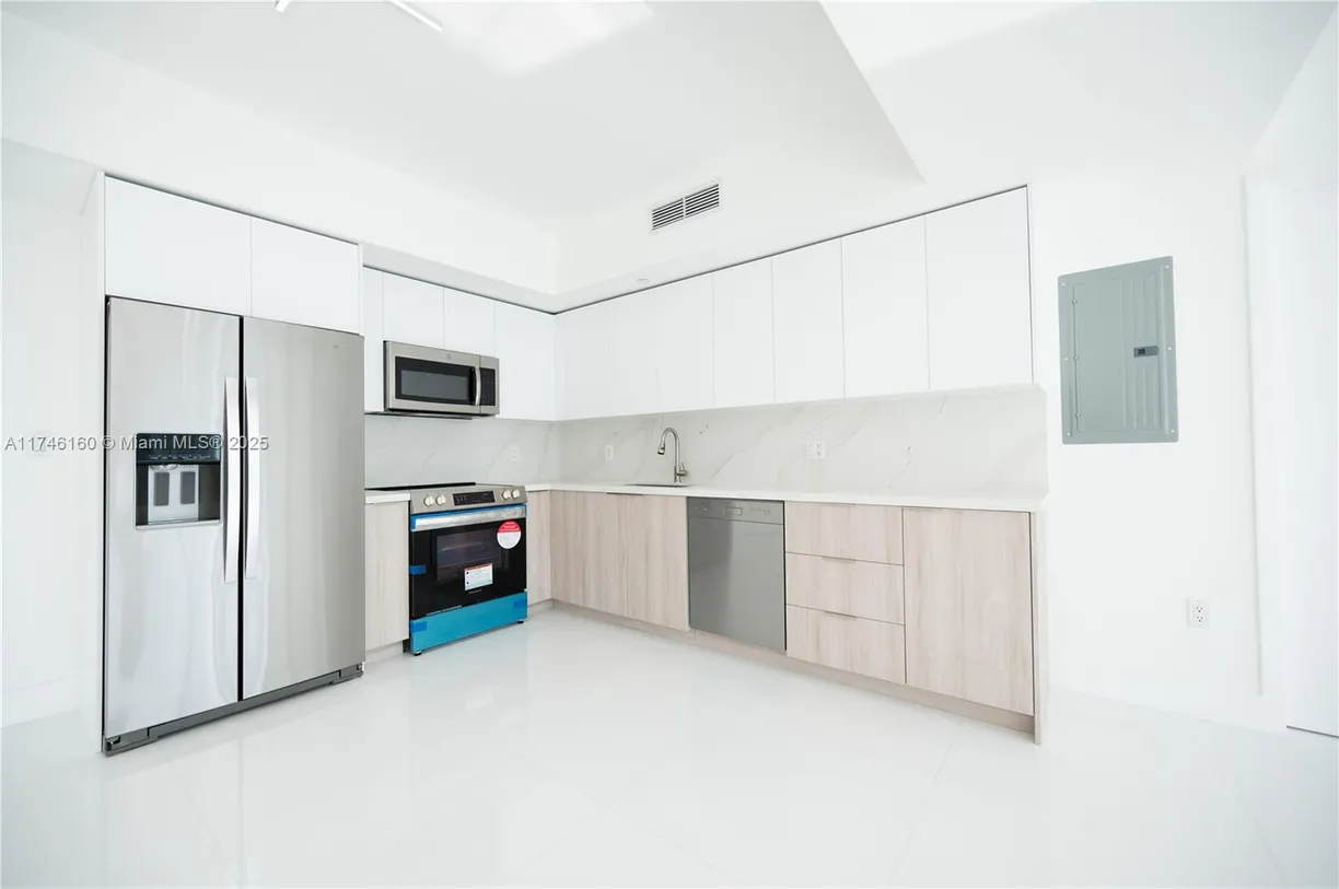 South Florida Real Estate | View 92 SW 3rd St, 3411 | 2 Beds, 2 Baths