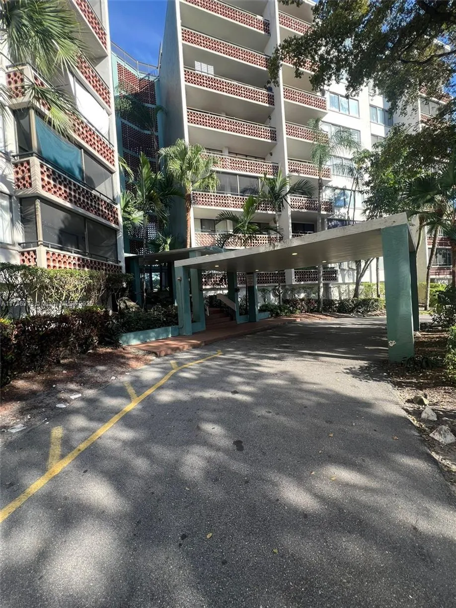 South Florida Real Estate | View 4222 Inverrary Blvd, 4308 | 1 Bed, 1 Bath