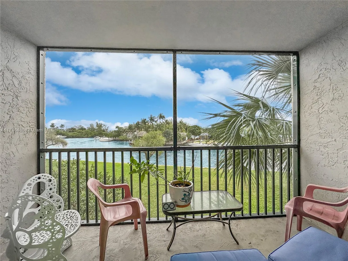 South Florida Real Estate | View 13 Royal Palm Way, 2030 | 2 Beds, 2 Baths