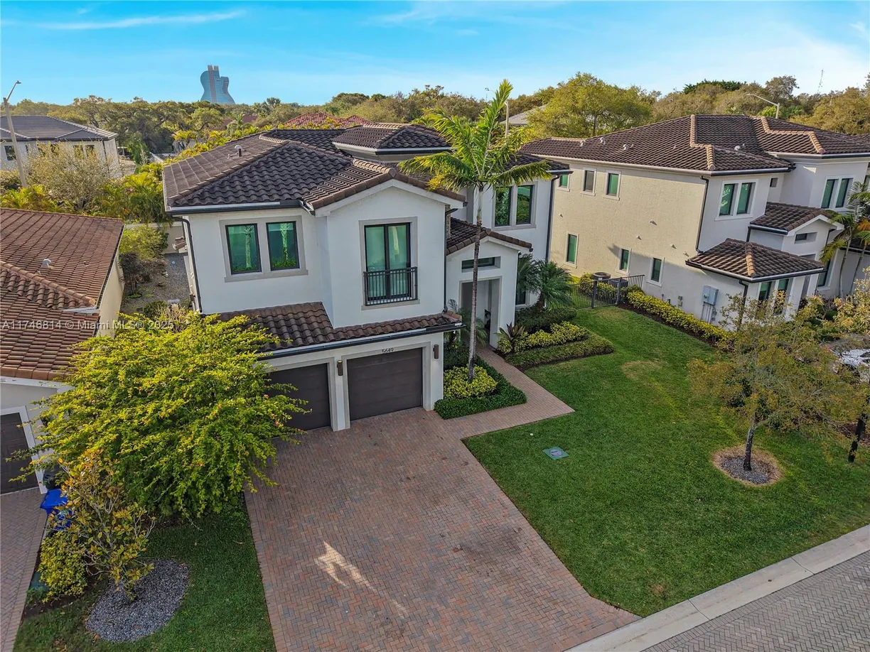 South Florida Real Estate | View 5649 W Brookfield Cir W | 5 Beds, 4 Baths