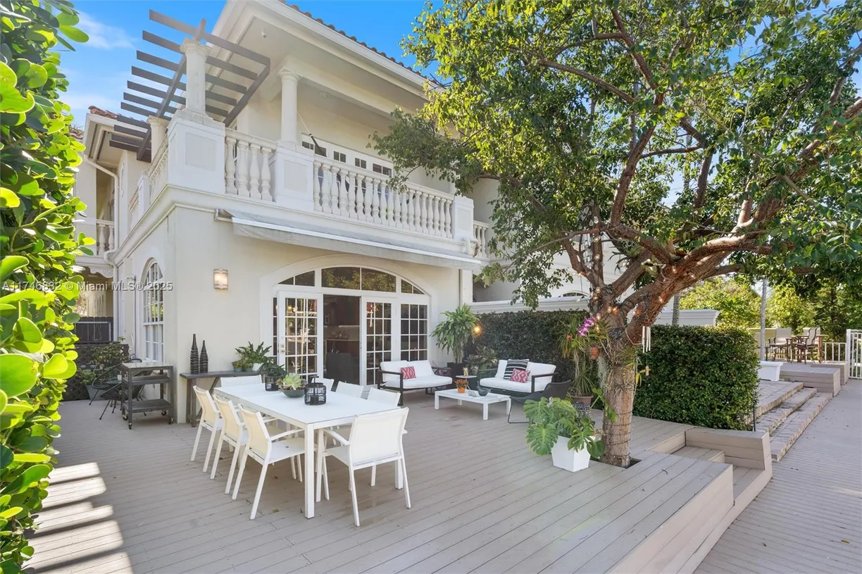 South Florida Real Estate | View 2709 NE 15th St | 3 Beds, 3 Baths