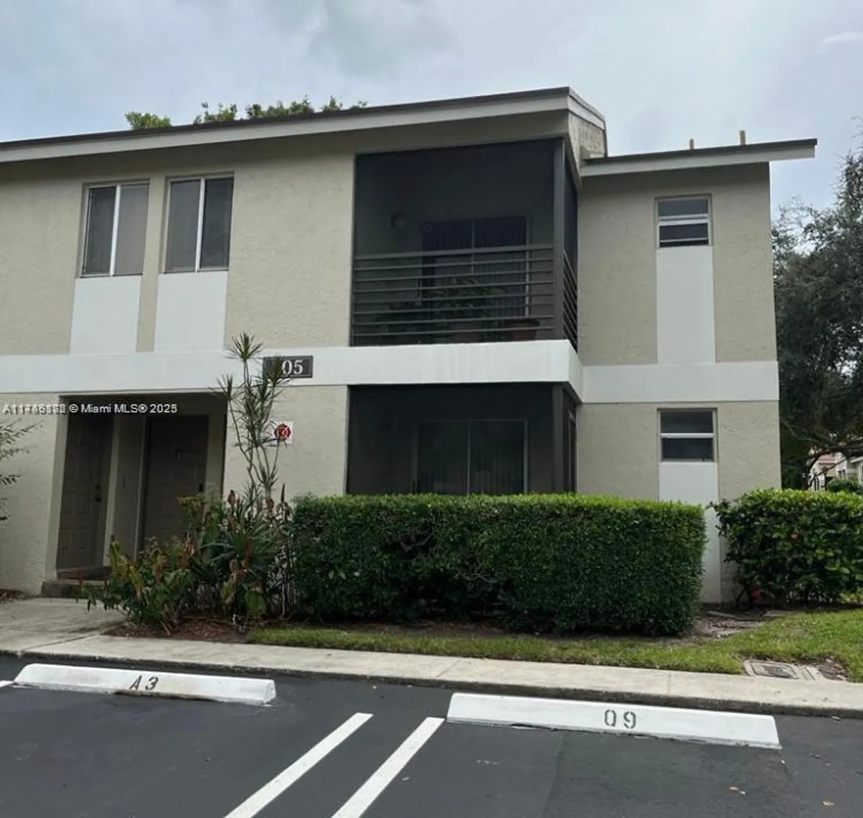 South Florida Real Estate | View 105 Gardens Dr, 104 | 1 Bed, 1 Bath