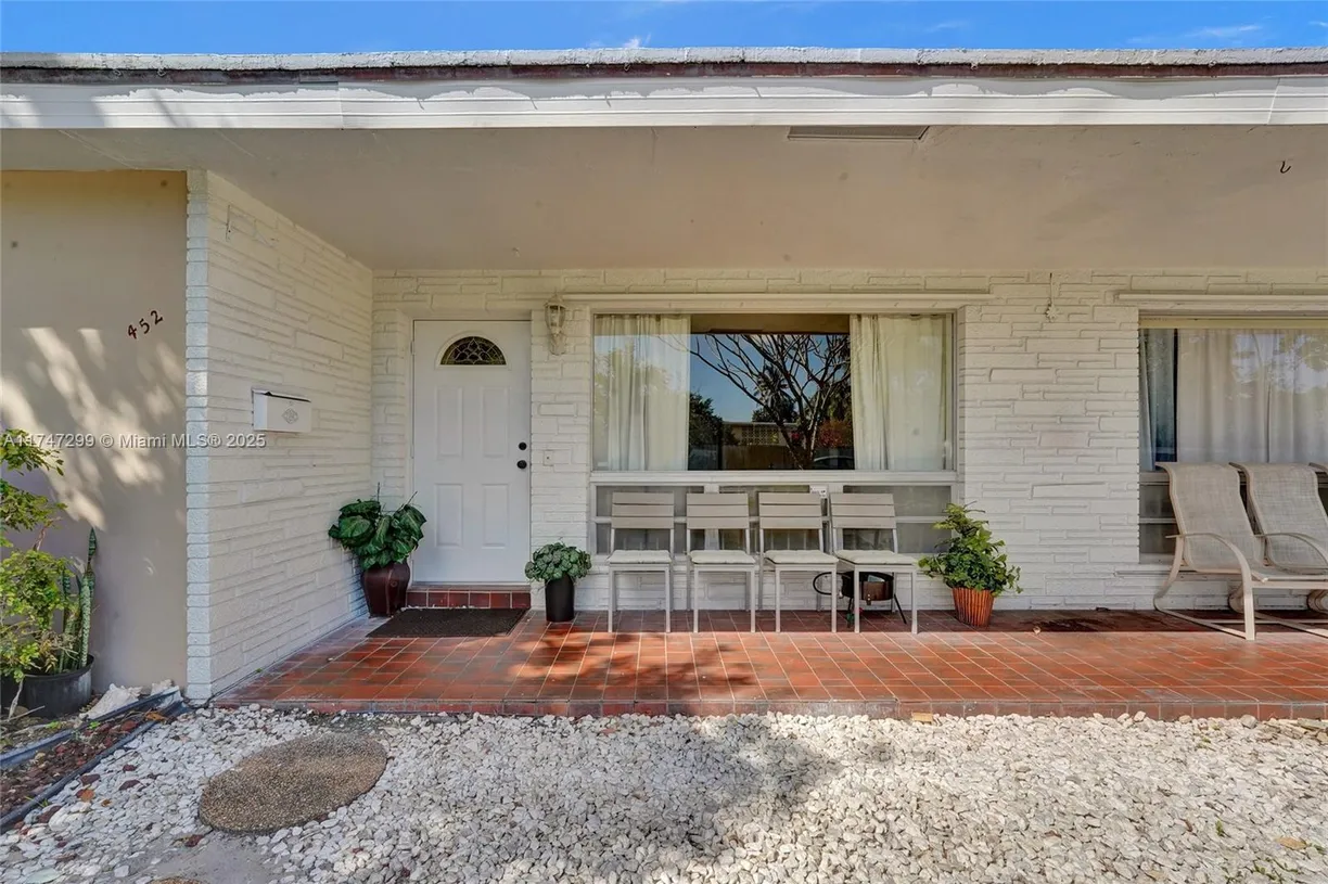 South Florida Real Estate | View 452 S Highland Ct, 452 | 2 Beds, 2 Baths