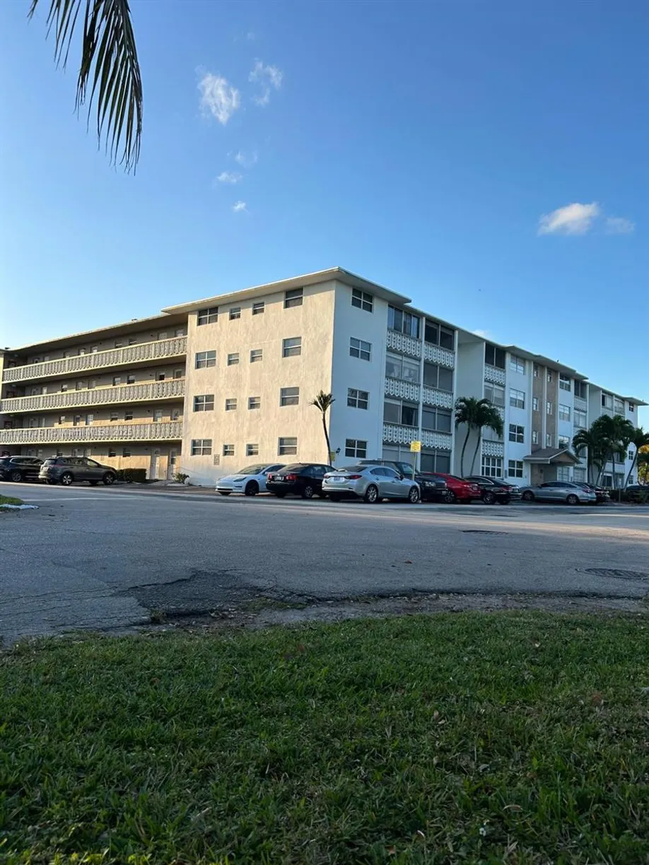 South Florida Real Estate | View 211 NE 8th Ave, 102 | 1 Bed, 1 Bath