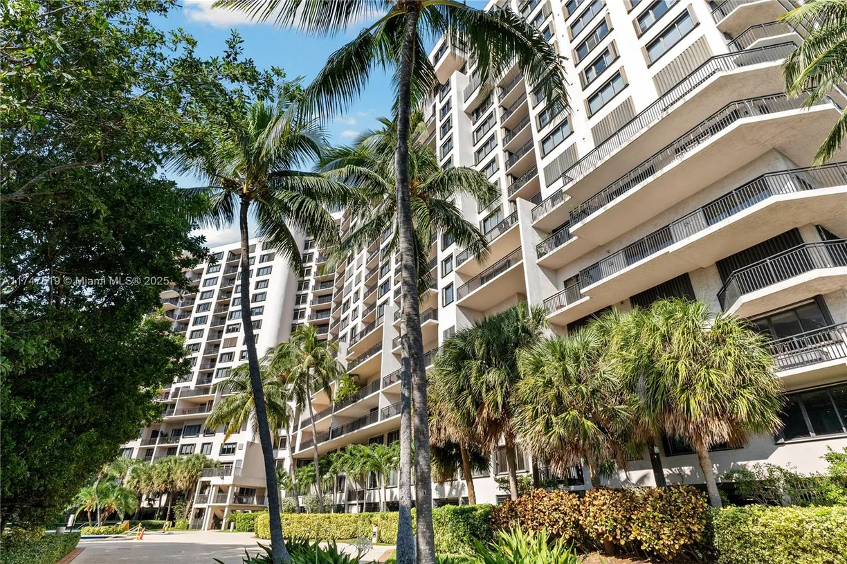 South Florida Real Estate | View 540 Brickell Key Dr, 1600 | 1 Bed, 1 Bath