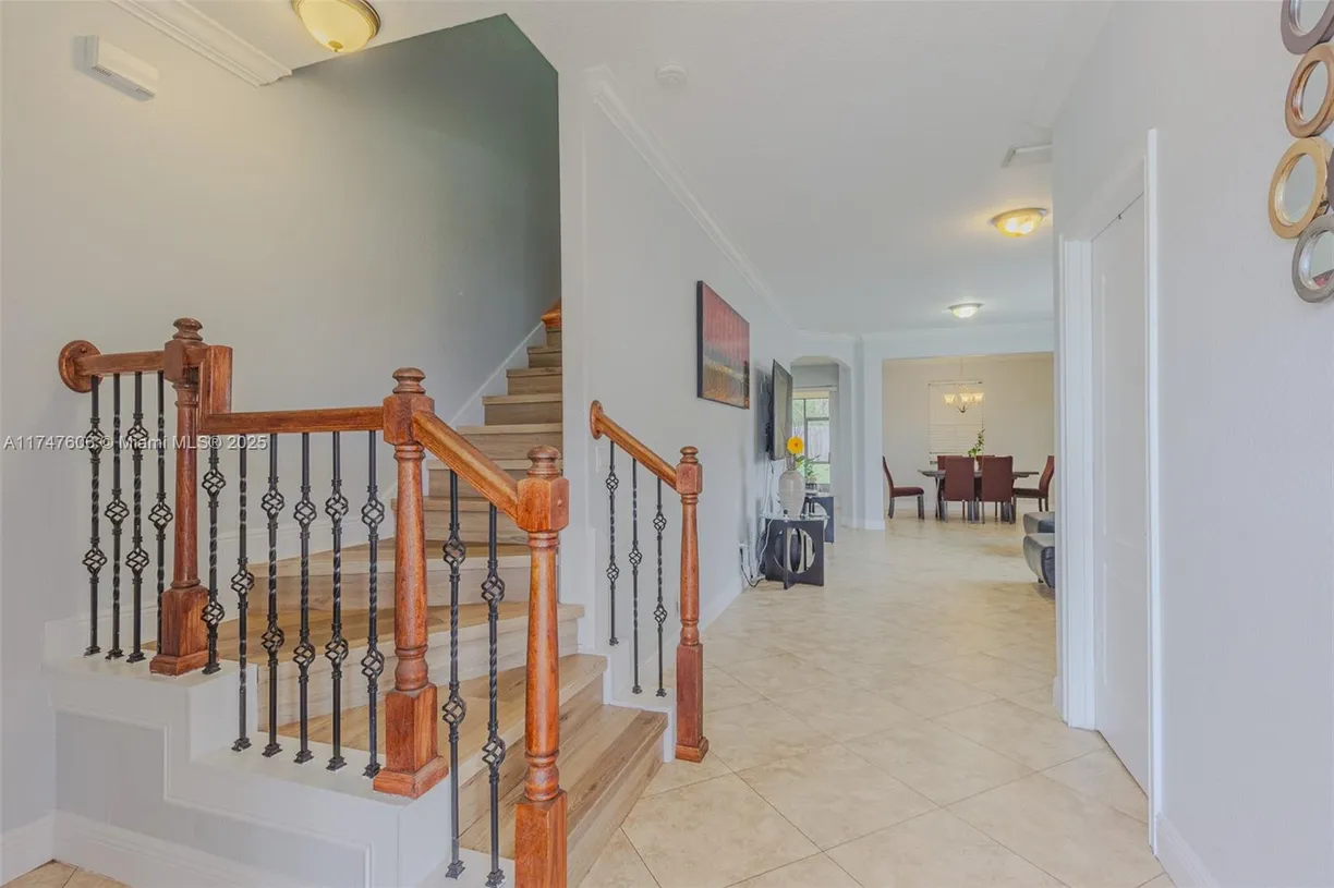 South Florida Real Estate | View 410 S Hudson St | Listing