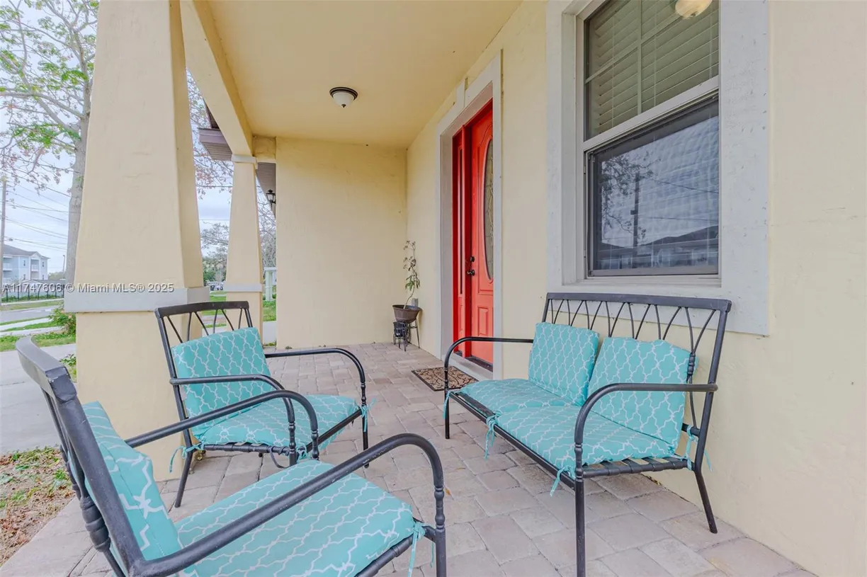 South Florida Real Estate | View 410 S Hudson St | Listing