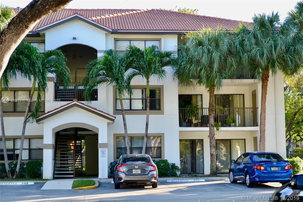 South Florida Real Estate | View 620 S Park Rd, 27-2 | 1 Bed, 1 Bath