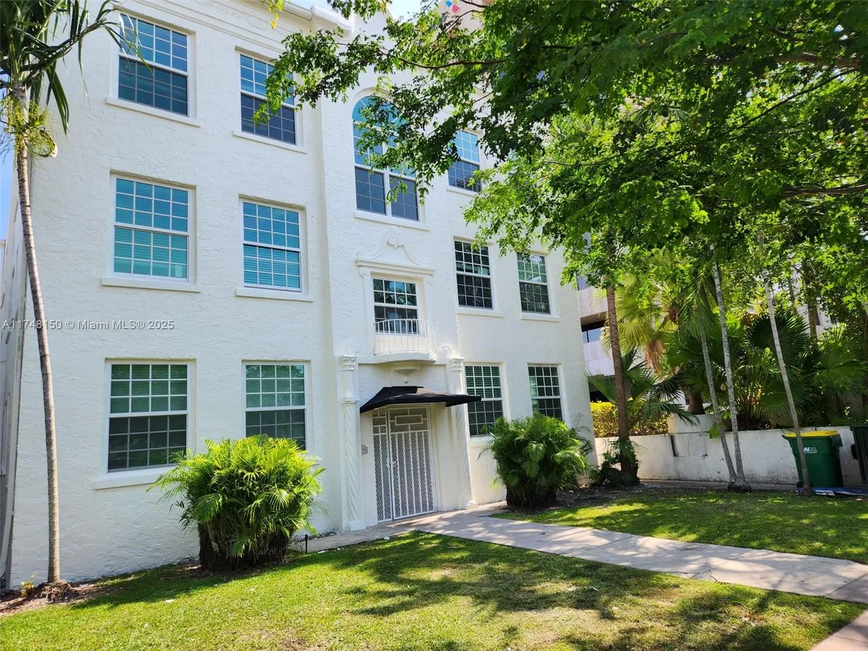 South Florida Real Estate | View 130 Antiquera Ave, 1 | 2 Beds, 1 Bath