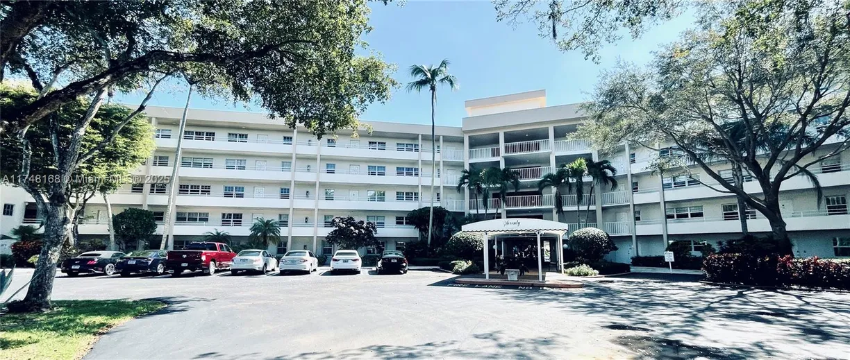 South Florida Real Estate | View 3800 Oaks Clubhouse Dr, 112 | Listing