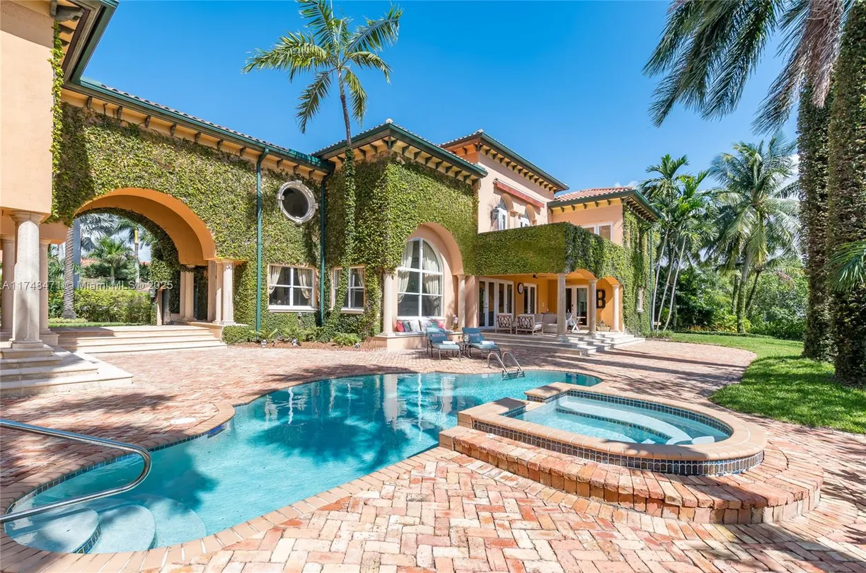 South Florida Real Estate | View 104 Paloma Dr | Listing