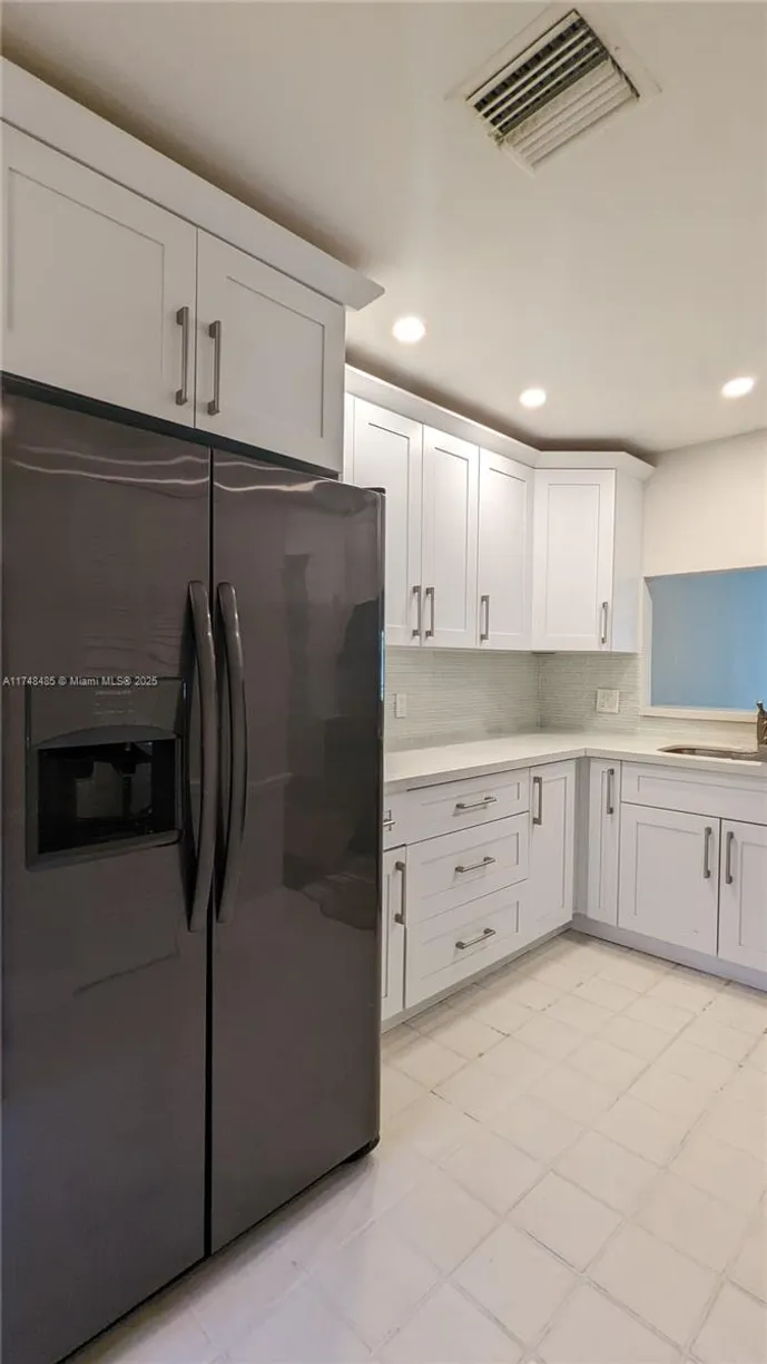 South Florida Real Estate | View 460 Lakeview Dr, 4 | Listing