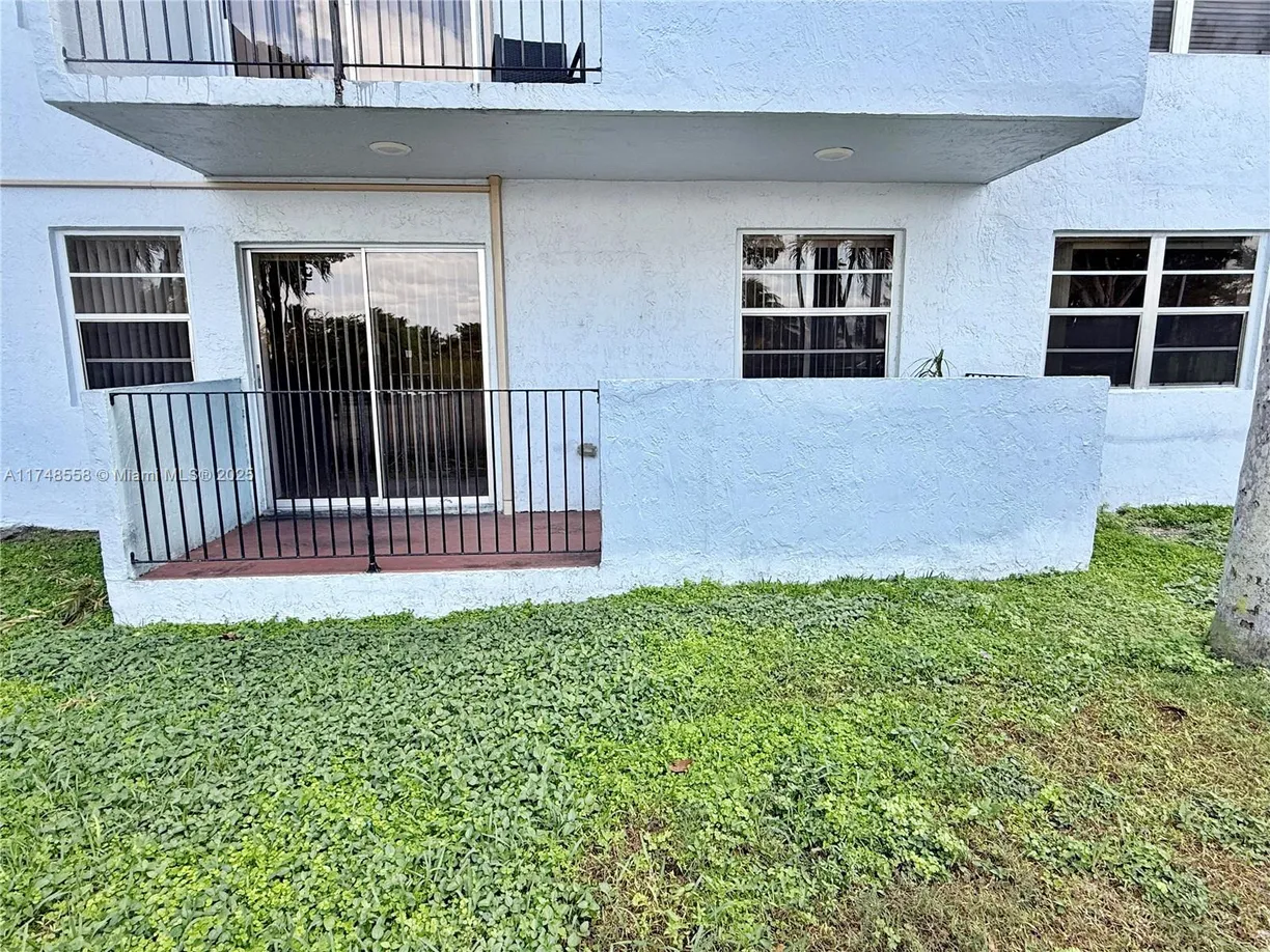 South Florida Real Estate | View  | 3 Beds, 2 Baths