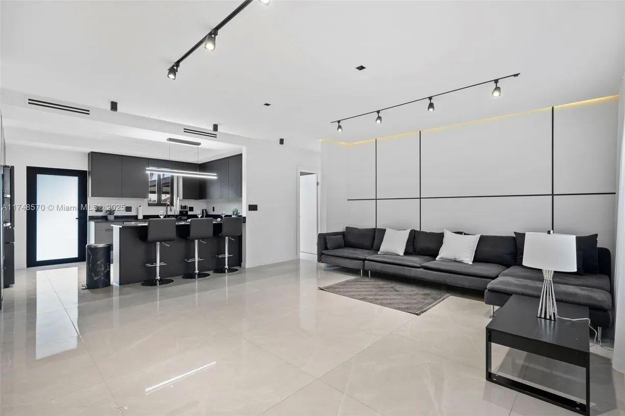South Florida Real Estate | View 1101 N 14th Ave | 3 Beds, 2 Baths