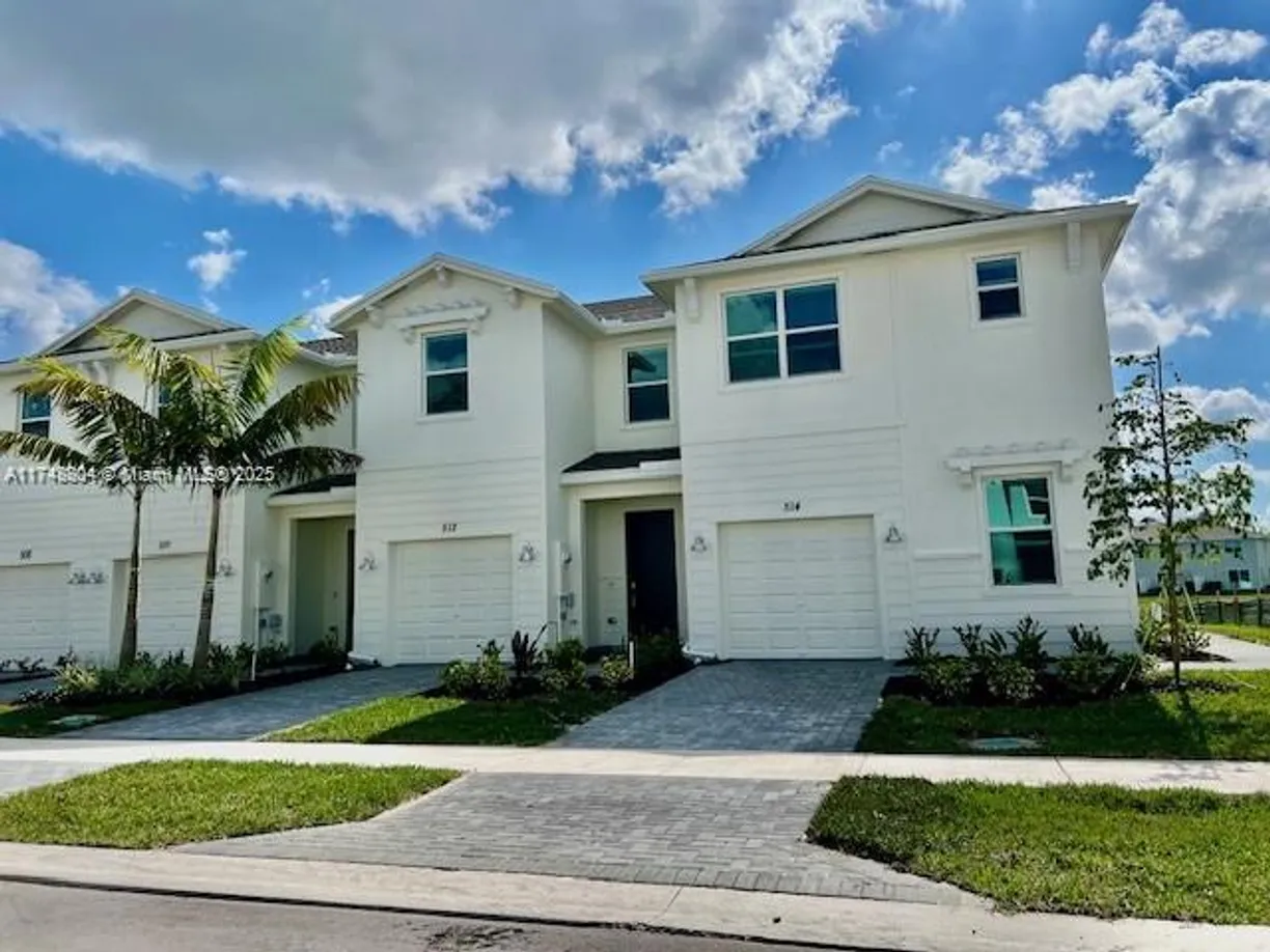 South Florida Real Estate | View 514 SE Rivergrass | 4 Beds, 2 Baths